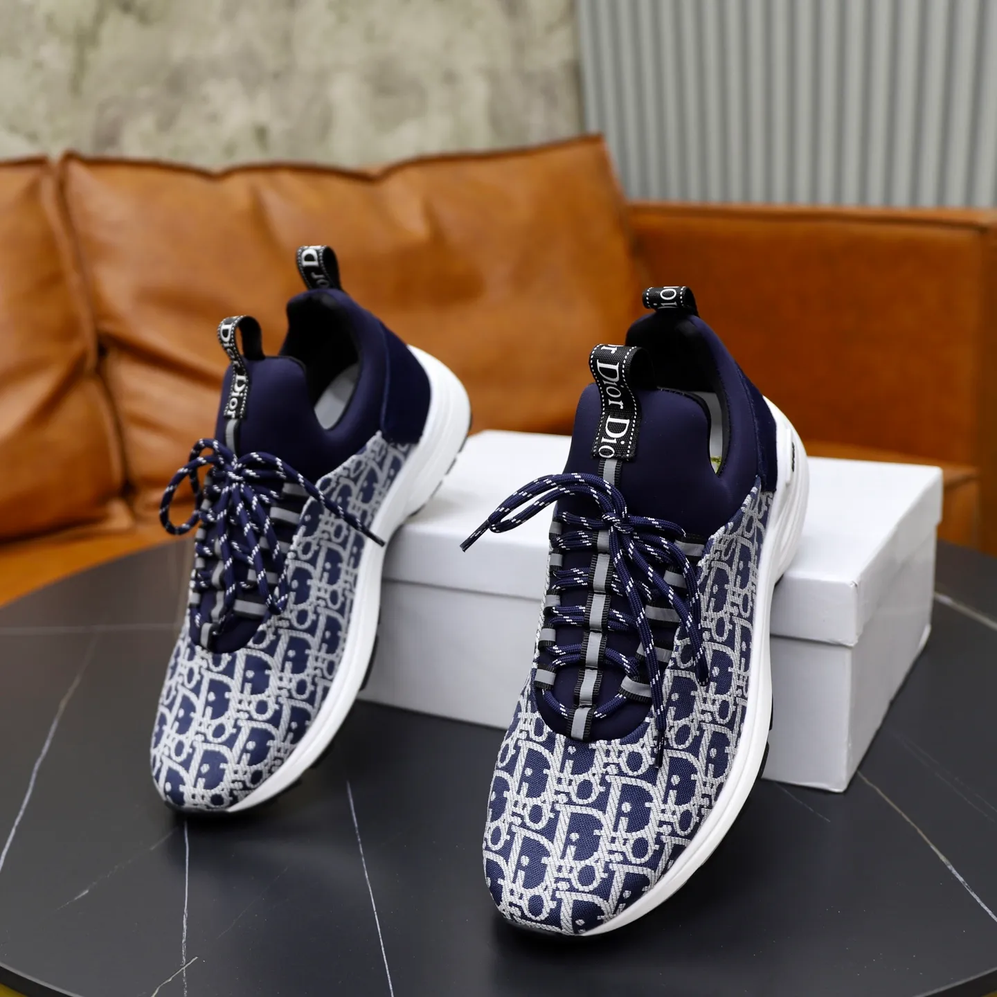 Ex-factory price: 440💰🙅‍♂️🙅‍♂️🙅‍♂️ Brand: Dior DIOR Standard code: 38-44 (45 customized) Grade: Same as the official website Material: Original material splicing Comfortable and breathable lining Lightweight and wear-resistant sports outsole Style category: Men's fashionable casual shoes Running sneakers Distinguished luxury brand elements Top luxury Color: actual picture color